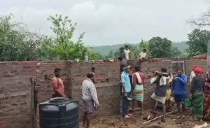 3 साल तक मिले सिर्फ आश्वासन, डिंडौरी के आदिवासियों ने खुद बनवा दिया सरकारी स्कूल