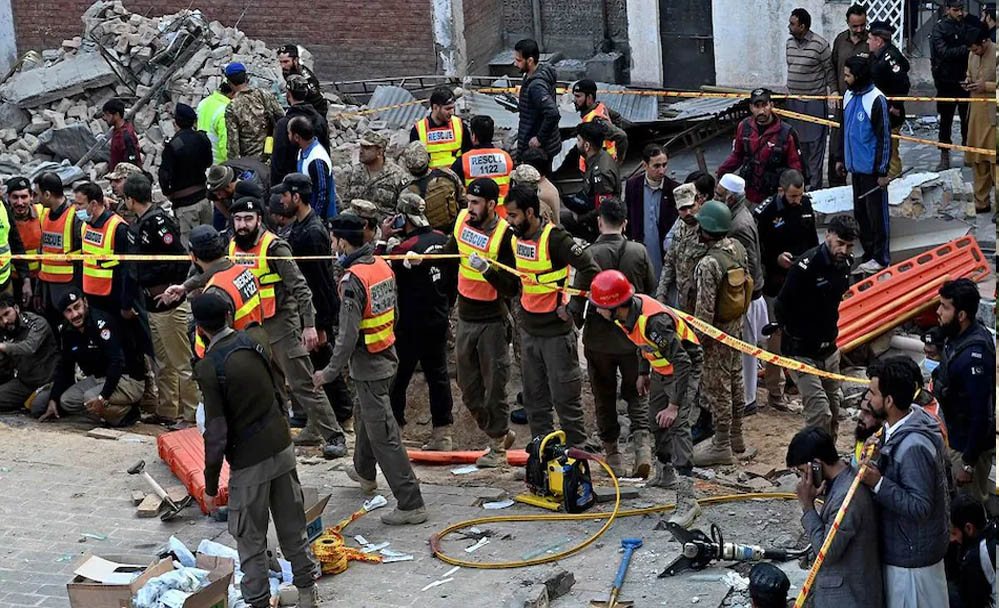 Pakistan Terror Attack: पुलिस चौकी पर आतंकियों का हमला, 9 सुरक्षाकर्मी मारे गए Pakistan Terror Attack: पुलिस चौकी पर आतंकियों का हमला, 9 सुरक्षाकर्मी मारे गए