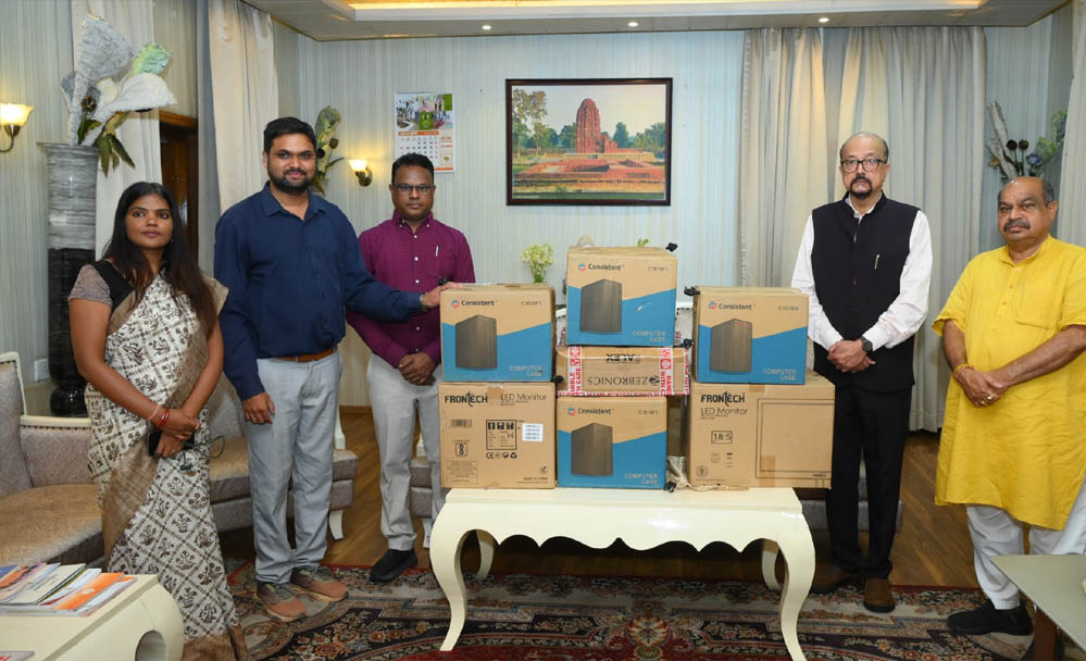 स्वेच्छानुदान मद से स्वामी आत्मानंद स्कूल मांझीगुडा को 10 कंप्यूटरों की सौगात स्वेच्छानुदान मद से स्वामी आत्मानंद स्कूल मांझीगुडा को 10 कंप्यूटरों की सौगात