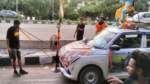 अनूठी कांवड़ यात्रा में 12 क्विंटल कार खींच रहे नरेंद्र, मेरठ पहुंचे