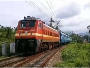 तीसरी रेल लाइन के कारण टली शटल ट्रेन सेवा, यात्रियों को इंतजार तीसरी रेल लाइन के कारण टली शटल ट्रेन सेवा, यात्रियों को इंतजार