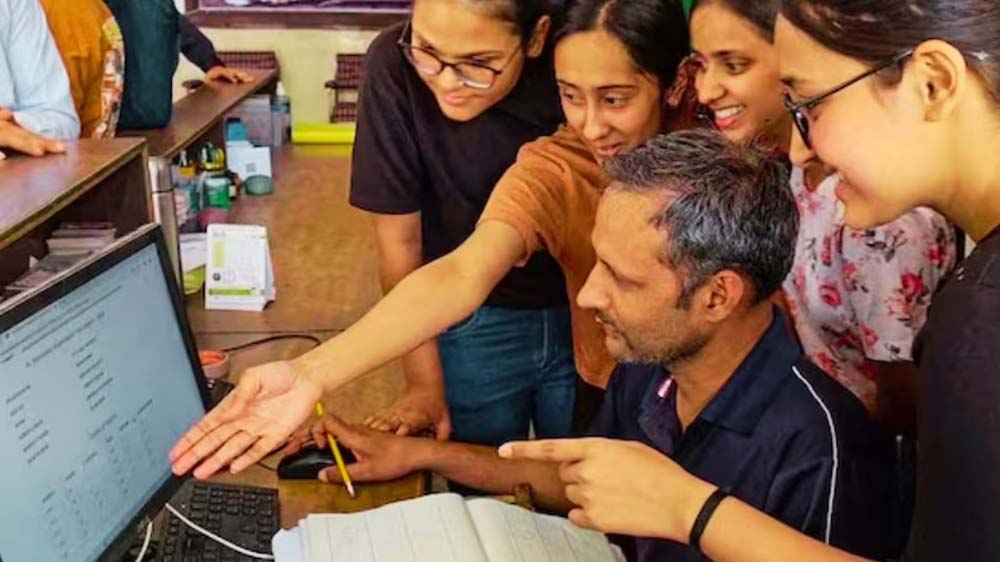NEET UG कटऑफ में बड़ा उछाल, 600 नंबर वाले छात्रों को भी सताने लगी एडमिशन की चिंता NEET UG कटऑफ में बड़ा उछाल, 600 नंबर वाले छात्रों को भी सताने लगी एडमिशन की चिंता