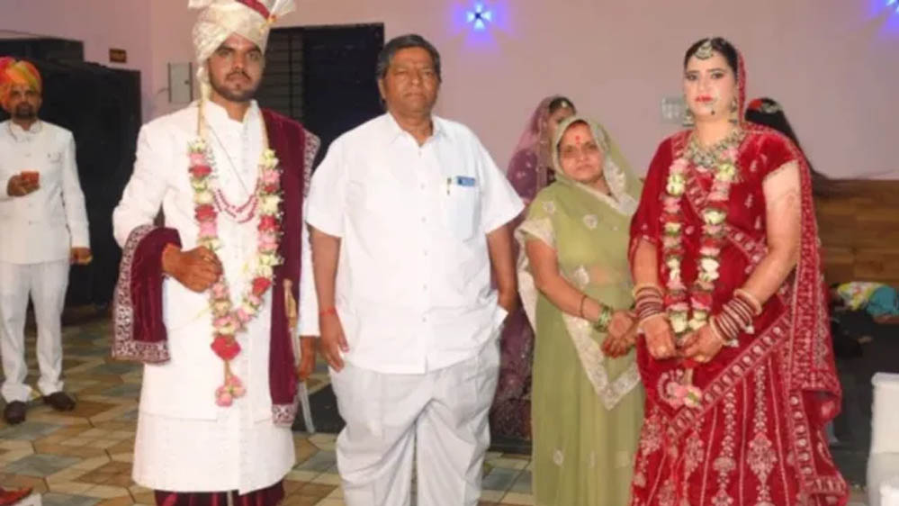 दिल छू लेने वाली कहानी! भोपाल में सास-ससुर ने निभाया माता-पिता का फर्ज, विधवा बहू की कराई दोबारा शादी दिल छू लेने वाली कहानी! भोपाल में सास-ससुर ने निभाया माता-पिता का फर्ज, विधवा बहू की कराई दोबारा शादी