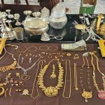 Lokayukta Raid: 7 शहरों में 10 अफसरों के ठिकानों पर छापेमारी, कृषि अधिकारी के घर से मिले गहने और कैश
