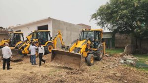 मुकर्रबपुर और मढ़न में प्रशासन की बड़ी अतिक्रमण हटाओ कार्रवाई मुकर्रबपुर और मढ़न में प्रशासन की बड़ी अतिक्रमण हटाओ कार्रवाई