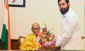 शरद पवार की शिंदे से मुलाकात ने बढ़ाई राजनीतिक हलचल, NCP विधायकों संग बैठक के बाद NDA विस्तार की चर्चा तेज शरद पवार की शिंदे से मुलाकात ने बढ़ाई राजनीतिक हलचल, NCP विधायकों संग बैठक के बाद NDA विस्तार की चर्चा तेज