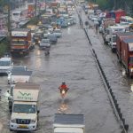 बारिश ने दिल्ली-NCR की रफ्तार रोकी, नोएडा-गुरुग्राम में जलभराव से सड़कों पर लगा जाम