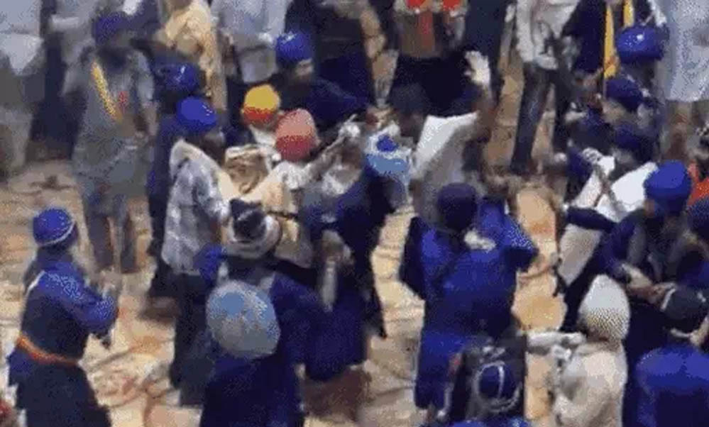 Mohali Clash: गुरुद्वारा सिंह शहीदां के बाहर मारपीट, निहंग जसदीप सहित 10 लोगों पर केस दर्ज