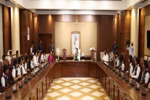 मुख्यमंत्री डॉ. यादव से विधानसभा में मिले आगर-मालवा और जबलपुर के मेधावी विद्यार्थी मुख्यमंत्री डॉ. यादव से विधानसभा में मिले आगर-मालवा और जबलपुर के मेधावी विद्यार्थी