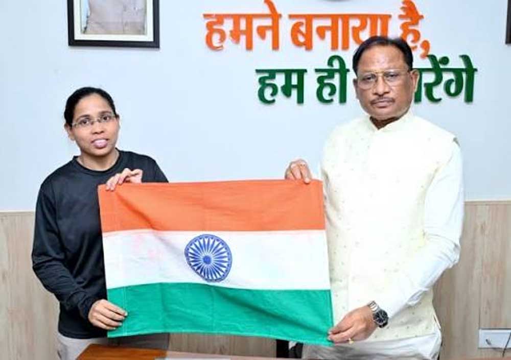 मुख्यमंत्री  विष्णुदेव साय ने माउंट एवरेस्ट फतह करने वाली पर्वतारोही अमिता श्रीवास को दी बधाई