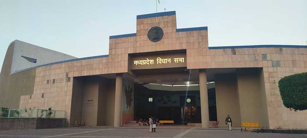 अनुपूरक बजट में किसानों और परिवहन पर बड़ा दांव, भावांतर योजना व सुगम बस सेवा के लिए करोड़ों का प्रावधान अनुपूरक बजट में किसानों और परिवहन पर बड़ा दांव, भावांतर योजना व सुगम बस सेवा के लिए करोड़ों का प्रावधान