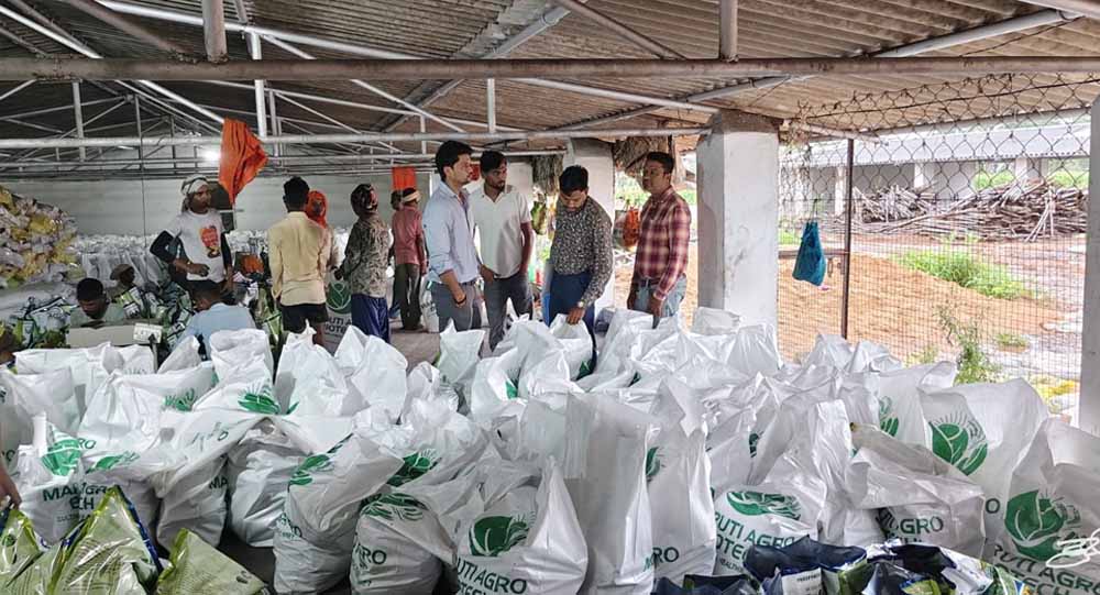 छत्तीसगढ़: अवैध भंडारण का खुलासा, कृषि विभाग ने सामग्री जब्त कर पैकेजिंग यूनिट की सील छत्तीसगढ़: अवैध भंडारण का खुलासा, कृषि विभाग ने सामग्री जब्त कर पैकेजिंग यूनिट की सील