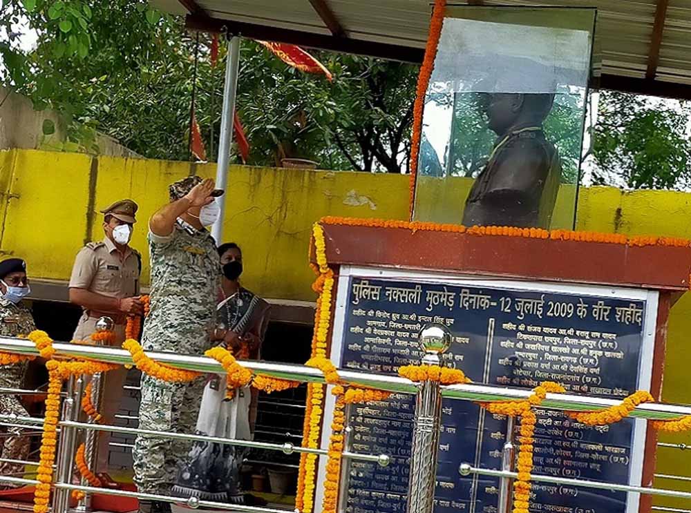 मदनवाड़ा हमला: 17 साल पहले नक्सलियों ने रचा था खूनी षड्यंत्र, SP सहित 29 जवान हुए थे शहीद मदनवाड़ा हमला: 17 साल पहले नक्सलियों ने रचा था खूनी षड्यंत्र, SP सहित 29 जवान हुए थे शहीद