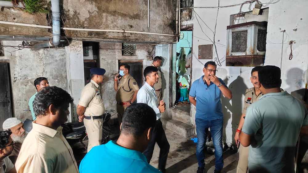 छत्तीसगढ़ में दर्दनाक हादसा, सट्टेबाजी के कर्ज से परेशान परिवार के पांच लोगों ने दी जान छत्तीसगढ़ में दर्दनाक हादसा, सट्टेबाजी के कर्ज से परेशान परिवार के पांच लोगों ने दी जान