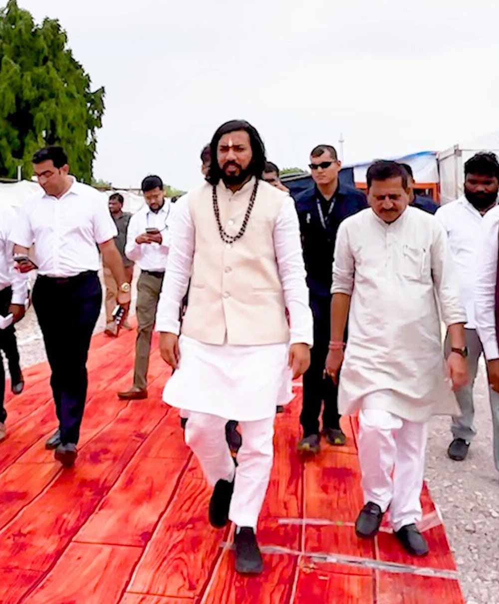 पिंक ई-रिक्शा की सवारी कर विधानसभा पहुंचे मंत्री गुरु खुशवंत साहेब, दिया खास संदेश पिंक ई-रिक्शा की सवारी कर विधानसभा पहुंचे मंत्री गुरु खुशवंत साहेब, दिया खास संदेश