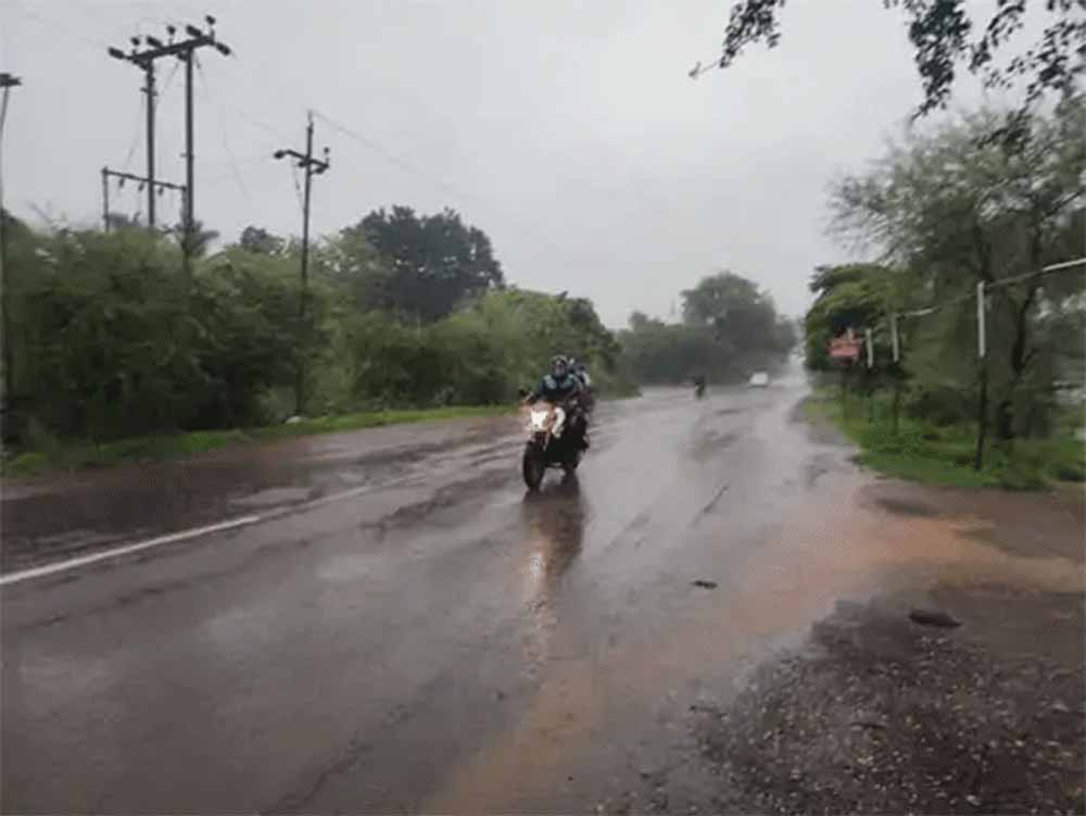 छत्तीसगढ़ में फिर सक्रिय हुआ मौसम, अवदाब के प्रभाव से रायपुर सहित कई इलाकों में झमाझम बारिश के आसार छत्तीसगढ़ में फिर सक्रिय हुआ मौसम, अवदाब के प्रभाव से रायपुर सहित कई इलाकों में झमाझम बारिश के आसार