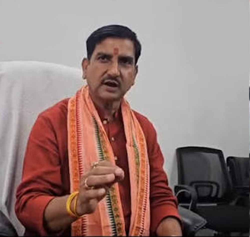 Bilaspur News: जल जीवन मिशन और बिजली कटौती पर केंद्रीय मंत्री तोखन साहू सख्त, अधिकारियों की लगाई क्लास