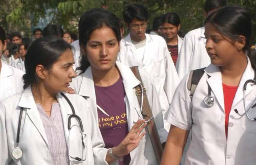 NMC की हरी झंडी के बाद छत्तीसगढ़ में खुलेंगे 5 नए मेडिकल कॉलेज, छात्रों को मिलेगा बड़ा फायदा NMC की हरी झंडी के बाद छत्तीसगढ़ में खुलेंगे 5 नए मेडिकल कॉलेज, छात्रों को मिलेगा बड़ा फायदा