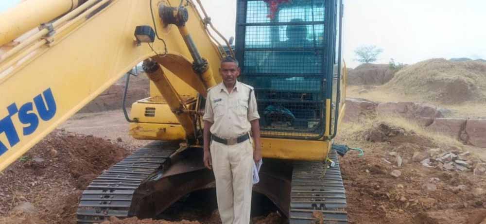छत्तीसगढ़ में अवैध खनन पर सख्ती, CM साय के निर्देश पर JCB और वाहन जब्त, लाखों की पेनाल्टी छत्तीसगढ़ में अवैध खनन पर सख्ती, CM साय के निर्देश पर JCB और वाहन जब्त, लाखों की पेनाल्टी