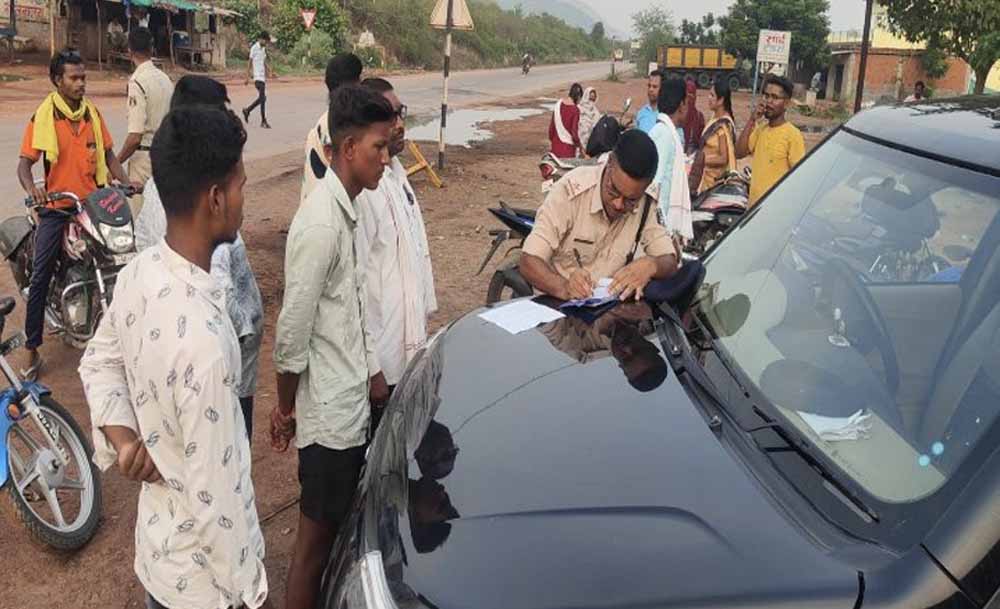 CG Traffic News: ट्रैफिक नियम उल्लंघन पर छत्तीसगढ़ पुलिस सख्त, 62 वाहन चालकों पर कार्रवाई CG Traffic News: ट्रैफिक नियम उल्लंघन पर छत्तीसगढ़ पुलिस सख्त, 62 वाहन चालकों पर कार्रवाई