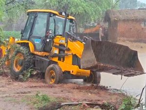 मूसलाधार बारिश से छत्तीसगढ़ बेहाल, जलभराव और बाढ़ जैसे हालात, कई गांवों का संपर्क कटा मूसलाधार बारिश से छत्तीसगढ़ बेहाल, जलभराव और बाढ़ जैसे हालात, कई गांवों का संपर्क कटा