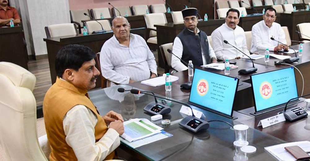 कम पानी और कम अवधि वाली फसलें अपनाने के लिए किसानों को करें प्रेरित