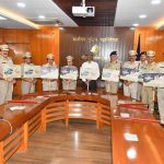 ईमानदार कार्यशैली ही असली पहचान, डीजीपी कैलाश मकवाणा ने अधिकारियों को दिया प्रेरक संदेश ईमानदार कार्यशैली ही असली पहचान, डीजीपी कैलाश मकवाणा ने अधिकारियों को दिया प्रेरक संदेश