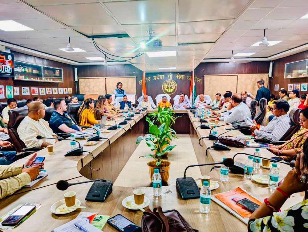 सीएम योगी के विजन के अनुरूप तैयार हो रहा गोसंरक्षण से ग्रामीण समृद्धि का नया मॉडल सीएम योगी के विजन के अनुरूप तैयार हो रहा गोसंरक्षण से ग्रामीण समृद्धि का नया मॉडल