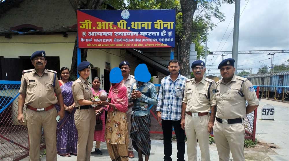 एक माह की परित्यक्त बच्चीको 11 दिन में परिजनों के सुपुर्द किया