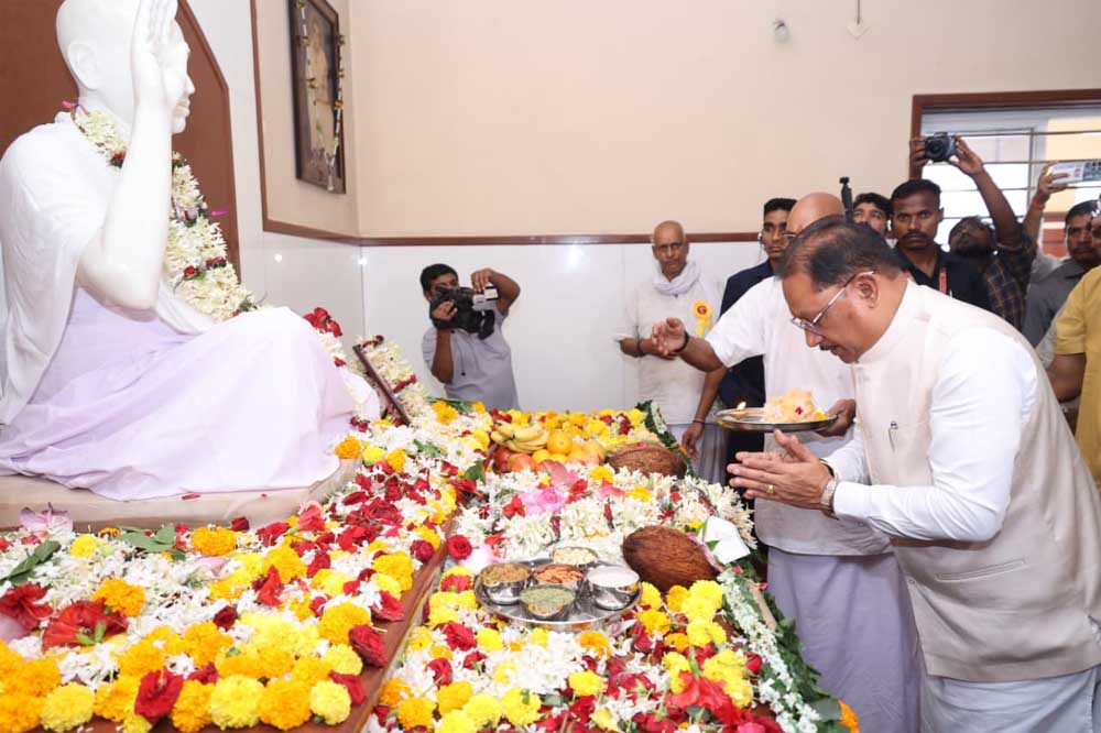 गुरु पूर्णिमा पर मुख्यमंत्री ने अघोर गुरु पीठ बनोरा में किए गुरु दर्शन, बाबा प्रियदर्शी राम से लिया आशीर्वाद गुरु पूर्णिमा पर मुख्यमंत्री ने अघोर गुरु पीठ बनोरा में किए गुरु दर्शन, बाबा प्रियदर्शी राम से लिया आशीर्वाद