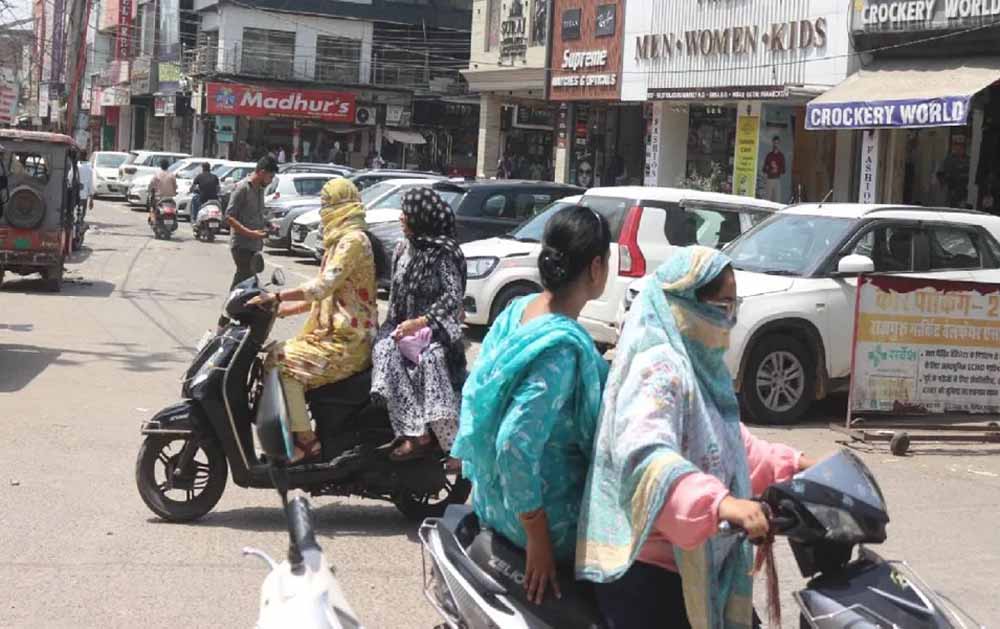 हरियाणा में मूसलाधार बारिश का कहर, 16 जिले प्रभावित, करनाल में करंट से दो लोगों की मौत हरियाणा में मूसलाधार बारिश का कहर, 16 जिले प्रभावित, करनाल में करंट से दो लोगों की मौत