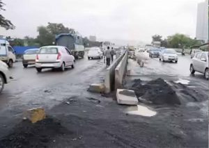 NHAI की लापरवाही पड़ी भारी! गड्ढे में गिरने से युवक की मौत, प्रोजेक्ट डायरेक्टर पर FIR के आदेश NHAI की लापरवाही पड़ी भारी! गड्ढे में गिरने से युवक की मौत, प्रोजेक्ट डायरेक्टर पर FIR के आदेश