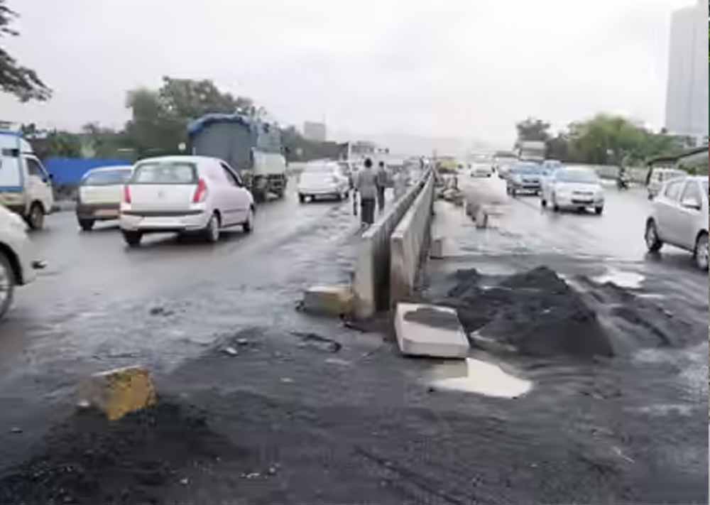 NHAI की लापरवाही पड़ी भारी! गड्ढे में गिरने से युवक की मौत, प्रोजेक्ट डायरेक्टर पर FIR के आदेश NHAI की लापरवाही पड़ी भारी! गड्ढे में गिरने से युवक की मौत, प्रोजेक्ट डायरेक्टर पर FIR के आदेश