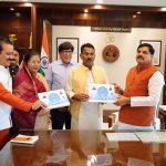 मुख्यमंत्री डॉ. यादव को जल संसाधन मंत्री सिलावट ने अभियान की उपलब्धियां पर आधारित पुस्तिका की भेंट मुख्यमंत्री डॉ. यादव को जल संसाधन मंत्री सिलावट ने अभियान की उपलब्धियां पर आधारित पुस्तिका की भेंट
