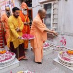 श्री दूधेश्वरनाथ धाम में मुख्यमंत्री ने बटुकों व साधु-संतों से किया संवाद श्री दूधेश्वरनाथ धाम में मुख्यमंत्री ने बटुकों व साधु-संतों से किया संवाद