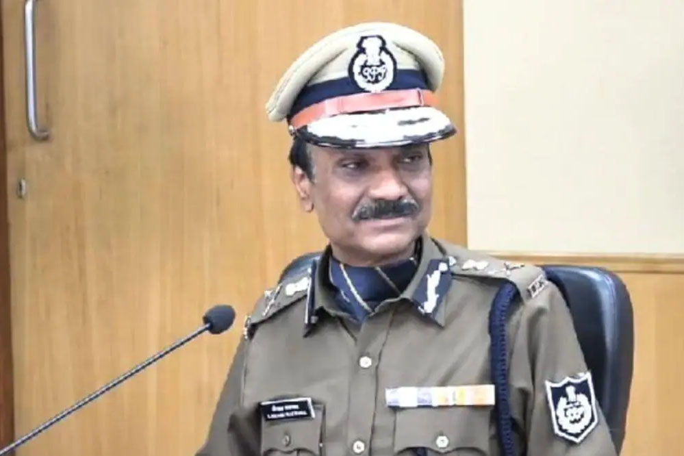 DGP मकवाणा बोले- ईमानदारी और सत्यनिष्ठा ही युवा अधिकारियों की सबसे बड़ी पूंजी DGP मकवाणा बोले- ईमानदारी और सत्यनिष्ठा ही युवा अधिकारियों की सबसे बड़ी पूंजी