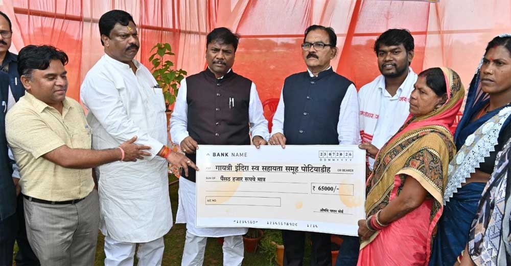 पोटियाडीह में औषधीय खेती से स्व-सहायता समूह महिला सशक्तिकरण और आत्मनिर्भरता की नई मिसाल – मंत्री केदार कश्यप पोटियाडीह में औषधीय खेती से स्व-सहायता समूह महिला सशक्तिकरण और आत्मनिर्भरता की नई मिसाल – मंत्री केदार कश्यप