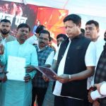 मंत्री केदार कश्यप ने वनाधिकार पत्र बांटे, ‘हर घर तिरंगा’ अभियान का किया शुभारंभ