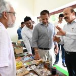 कृषि विश्वविद्यालय में उपलब्ध अधोसंरचनाओं तथा अनुसंधान एवं विस्तार गतिविधियों का जायजा लिया कृषि विश्वविद्यालय में उपलब्ध अधोसंरचनाओं तथा अनुसंधान एवं विस्तार गतिविधियों का जायजा लिया
