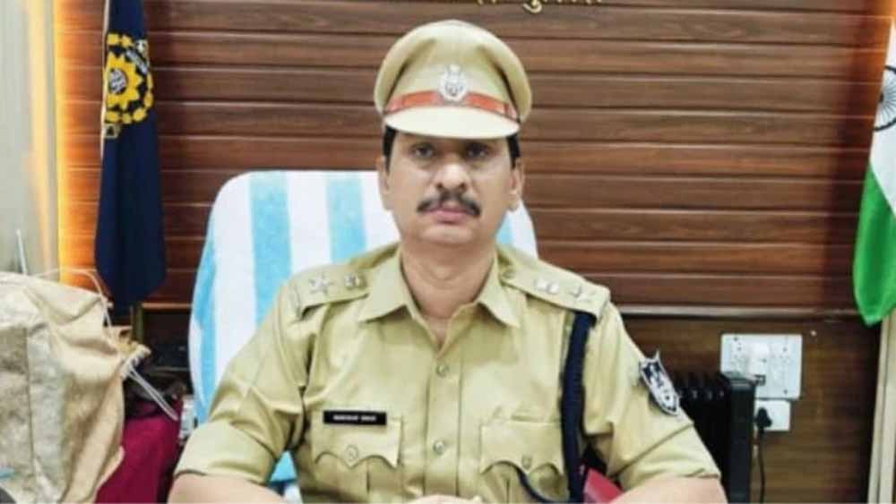 टीकमगढ़ एसपी पर गिरी गाज, CM मोहन यादव का काफिला रुकवाने के बाद हटाने का आदेश टीकमगढ़ एसपी पर गिरी गाज, CM मोहन यादव का काफिला रुकवाने के बाद हटाने का आदेश