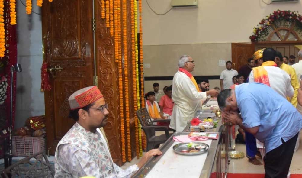 अम्बिकापुर प्रवास के दौरान की विधि-विधान से पूजा-अर्चना कर कहाकृ माँ बनभौरी के दरबार में मिलती है आत्मिक शांति और सकारात्मक ऊर्जा अम्बिकापुर प्रवास के दौरान की विधि-विधान से पूजा-अर्चना कर कहाकृ माँ बनभौरी के दरबार में मिलती है आत्मिक शांति और सकारात्मक ऊर्जा