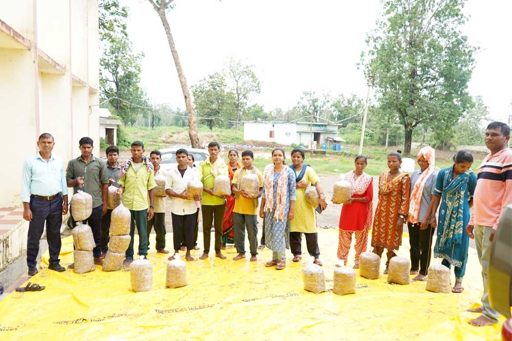 25 आत्मसमर्पित युवाओं को मिला स्वरोजगार 25 आत्मसमर्पित युवाओं को मिला स्वरोजगार