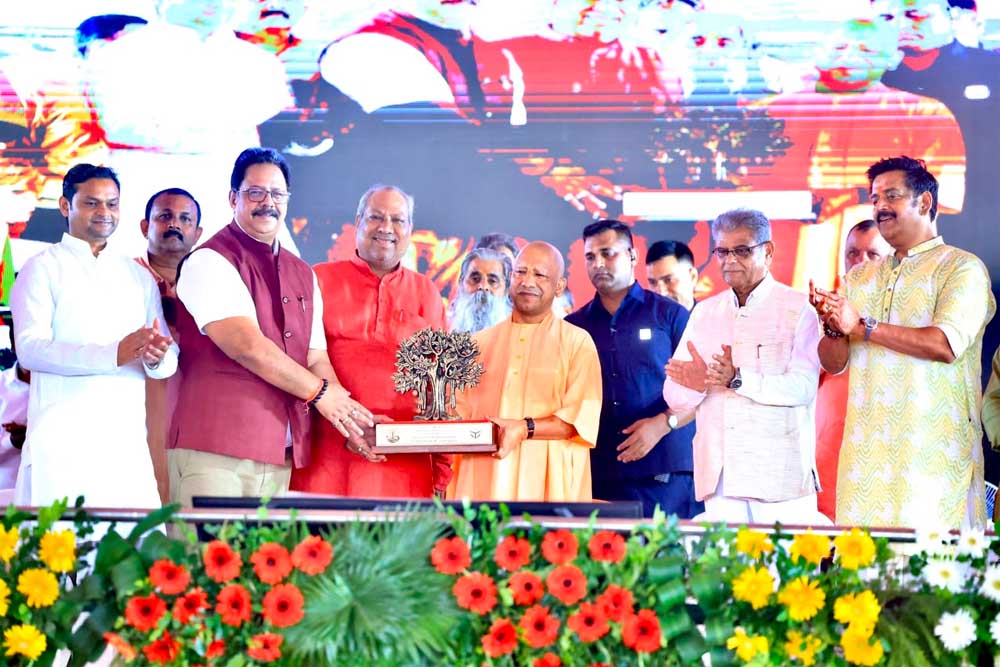 बेसिक शिक्षा, माध्यमिक शिक्षा और उच्च शिक्षा विभाग के विद्यालयों, महाविद्यालयों, विश्वविद्यालयों एवं अन्य संस्थानों में हुआ व्यापक पौधरोपण