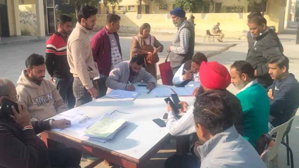 जलालाबाद नगर परिषद चुनाव: मतदान जारी, 79 प्रत्याशियों के भाग्य का होगा फैसला जलालाबाद नगर परिषद चुनाव: मतदान जारी, 79 प्रत्याशियों के भाग्य का होगा फैसला