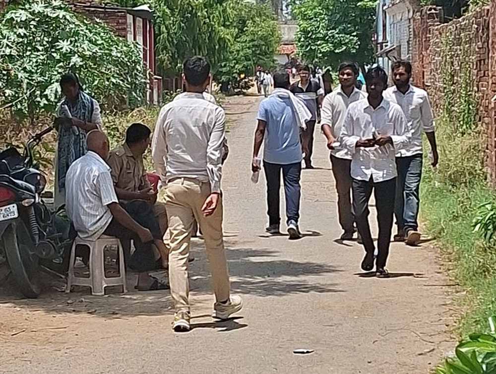 Punjab Exam Scam: सरकारी नौकरी के एग्जाम में फर्जी अभ्यर्थी गिरफ्तार, उम्मीदवारों की जगह दे रहे थे परीक्षा Punjab Exam Scam: सरकारी नौकरी के एग्जाम में फर्जी अभ्यर्थी गिरफ्तार, उम्मीदवारों की जगह दे रहे थे परीक्षा