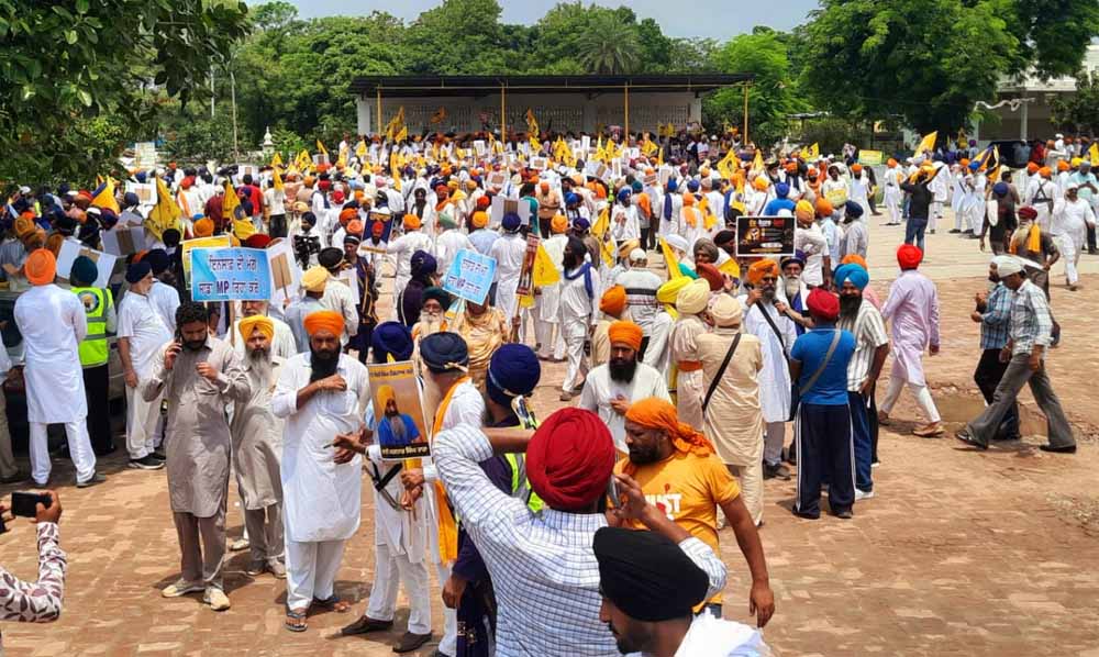 मोहाली में अमृतपाल सिंह के समर्थन में संगत एकजुट, रिहाई की मांग को लेकर गुरुद्वारे में सभा