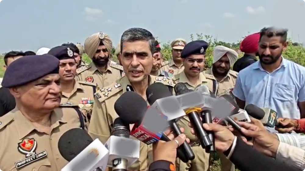 Jalandhar Encounter: पुलिस और शूटर के बीच चली गोलियां, इलाके में मचा हड़कंप Jalandhar Encounter: पुलिस और शूटर के बीच चली गोलियां, इलाके में मचा हड़कंप