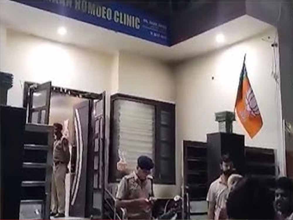 Punjab News: VIP पर हमले की साजिश नाकाम, पाकिस्तान से आए हथियारों का खुलासा Punjab News: VIP पर हमले की साजिश नाकाम, पाकिस्तान से आए हथियारों का खुलासा