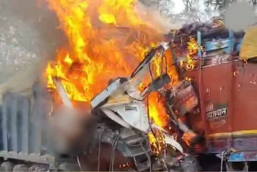 हरियाणा में बड़ा सड़क हादसा, ट्रक और डंपर की भिड़ंत के बाद धधकी आग, रेस्क्यू जारी हरियाणा में बड़ा सड़क हादसा, ट्रक और डंपर की भिड़ंत के बाद धधकी आग, रेस्क्यू जारी