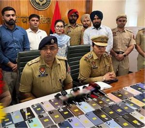 गुरदासपुर पुलिस की बड़ी सफलता, 120 गुम मोबाइल खोजकर लोगों को किए वापस